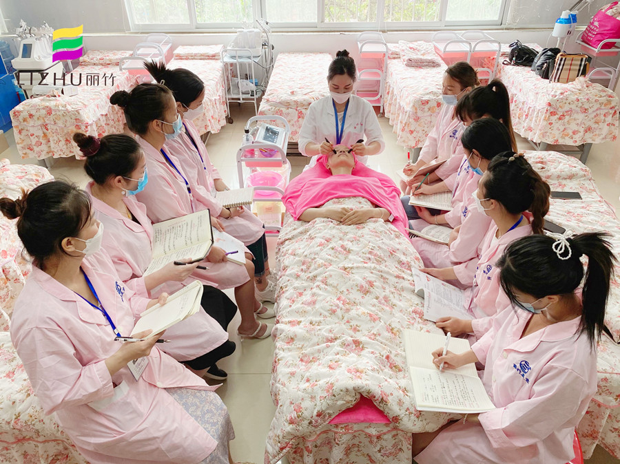 廣西美容理論知識(shí)：你為什么要眼部撥筋？