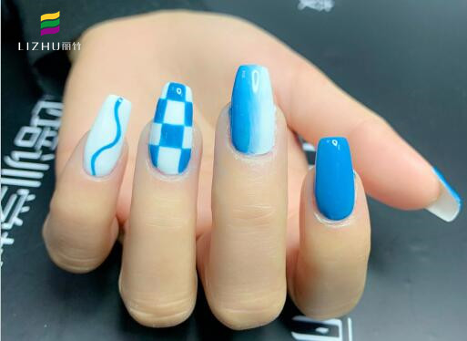 棋盤(pán)格美甲，南寧時(shí)尚美甲培訓(xùn)引領(lǐng)復(fù)古風(fēng)
