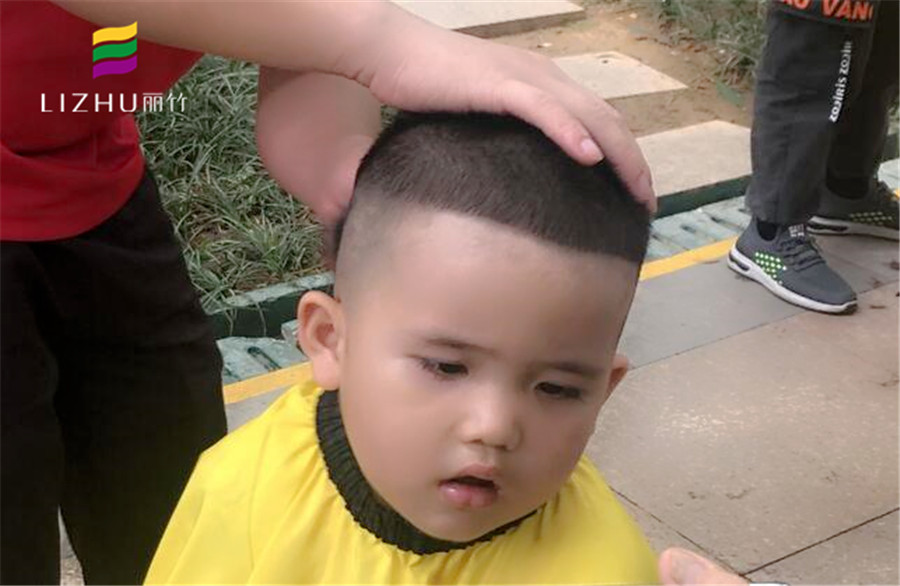 廣西美發(fā)學(xué)校小區(qū)剪發(fā) | 廣西美發(fā)實(shí)踐活動(dòng)