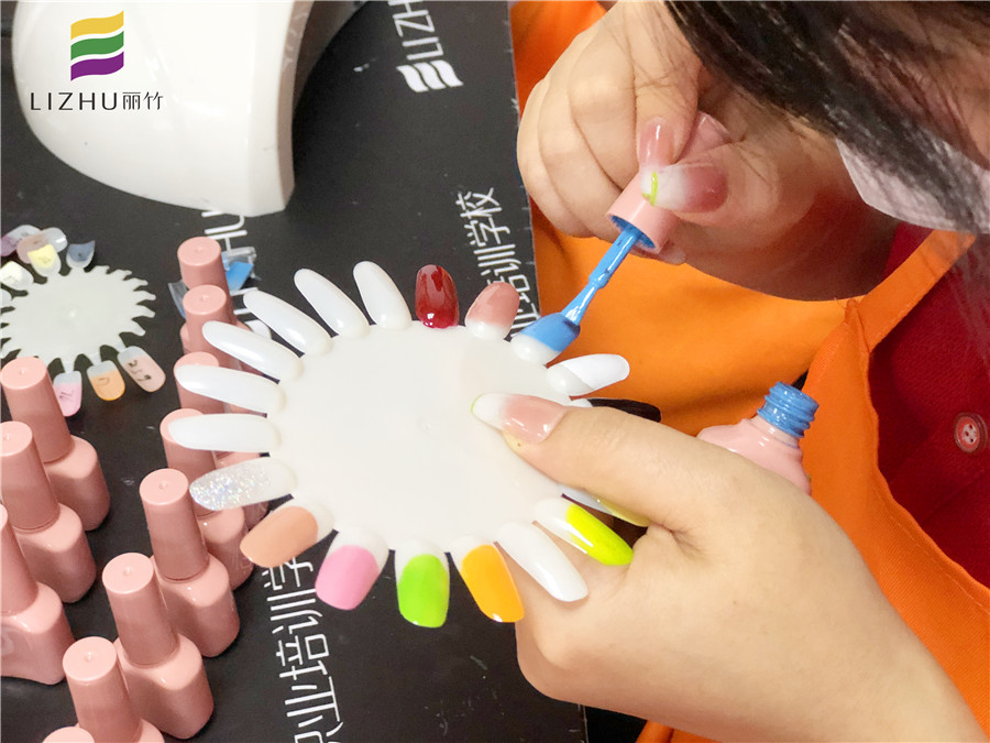 美甲圓盤(pán)色卡涂色方法，廣西基礎(chǔ)美甲教程分享