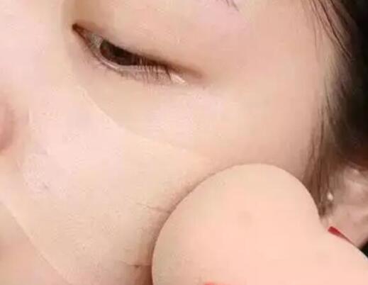 粉底液的正確存方法，南寧彩妝化妝培訓(xùn)教你