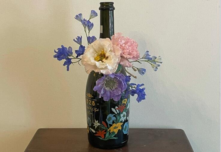 南寧哪里可以學(xué)花藝？先來看看酒瓶插花作品