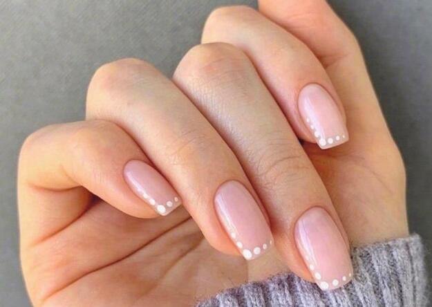 極簡風(fēng)單色美甲，展示南寧培訓(xùn)美甲哪家技術(shù)好