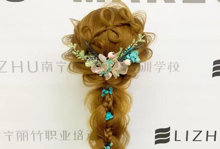 森系編發(fā)造型圖片，南寧編發(fā)培訓學校作品