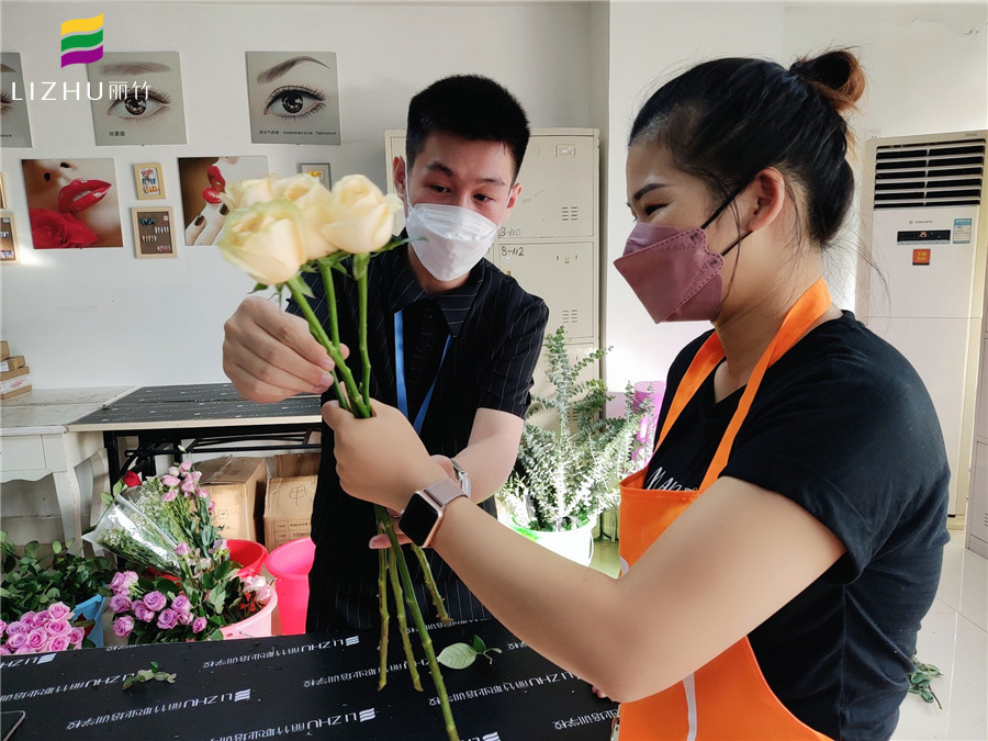 小型花束怎么包？南寧插花師培訓班手把手教學