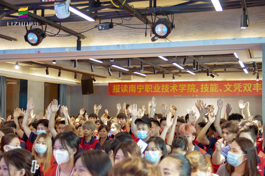 南寧美容美發(fā)化妝學校舉辦學歷提升宣講會