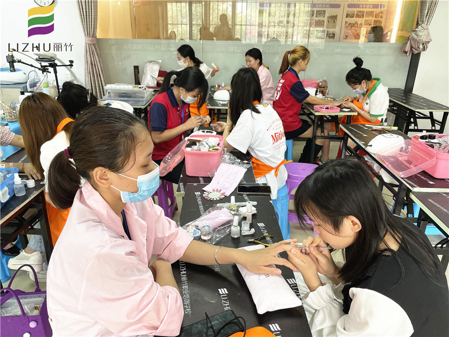 如何推死皮？南寧美甲培訓(xùn)學(xué)?；A(chǔ)課程