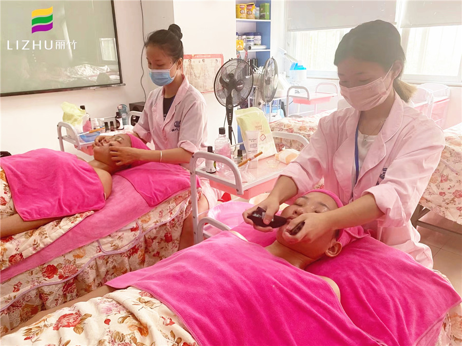 嘴周撥筋教程 ，南寧美容師培訓(xùn)課程剖析