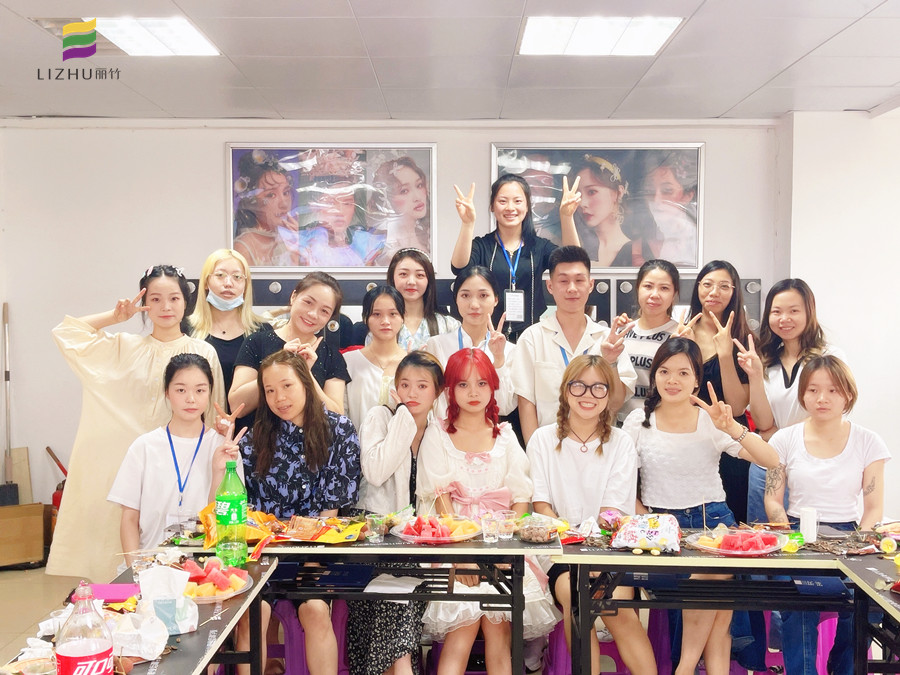 麗竹學?；瘖y全能班舉辦畢業(yè)座談會