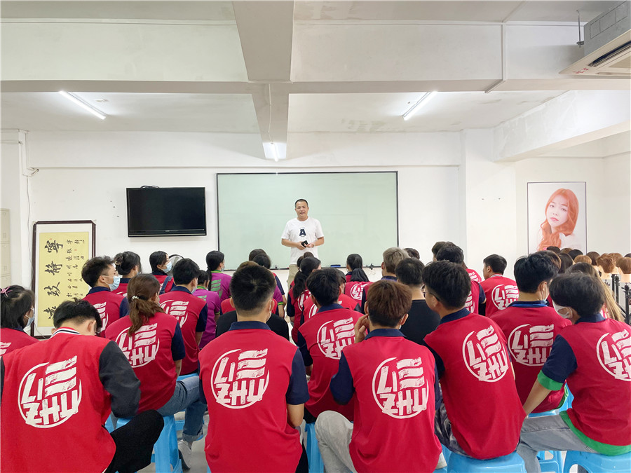 南寧美發(fā)培訓學校舉行就業(yè)指導會