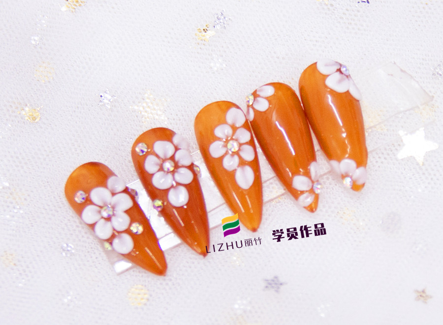 五瓣花雕花美甲，南寧美甲學(xué)校短期訓(xùn)練班作品