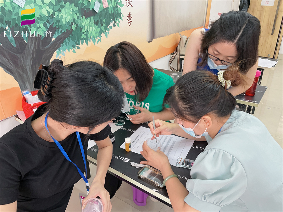 如何用杯子練習(xí)嫁接睫毛？來南寧美睫專業(yè)學(xué)?？纯窗?>
								
								<span id=