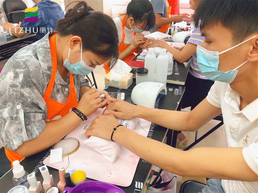 美甲修手有什么項目？南寧市美甲學校教程