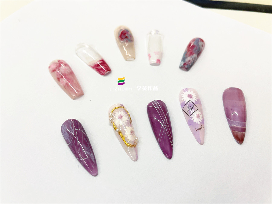 手黑做美甲如何選擇顏色？南寧美甲時(shí)尚培訓(xùn)教你