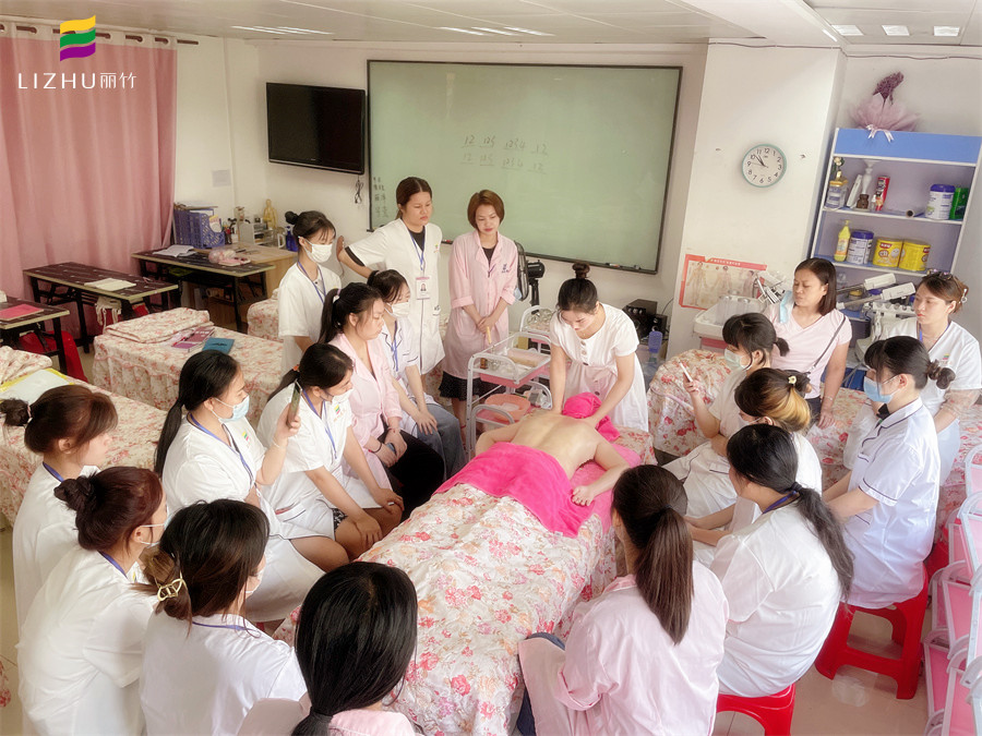 精油開(kāi)背和拔火罐的好處，身體養(yǎng)生培訓(xùn)課程