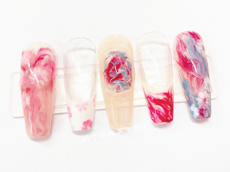 暈染液美甲圖片，廣西南寧美甲師培訓(xùn)作品
