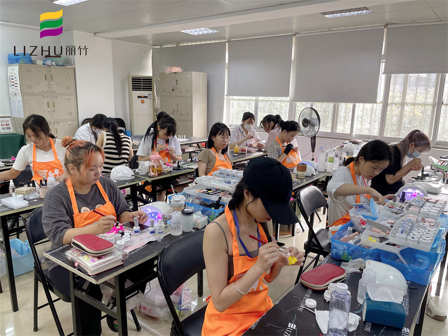 南寧美甲學(xué)校哪家好？南寧美甲學(xué)校哪家有實(shí)力？