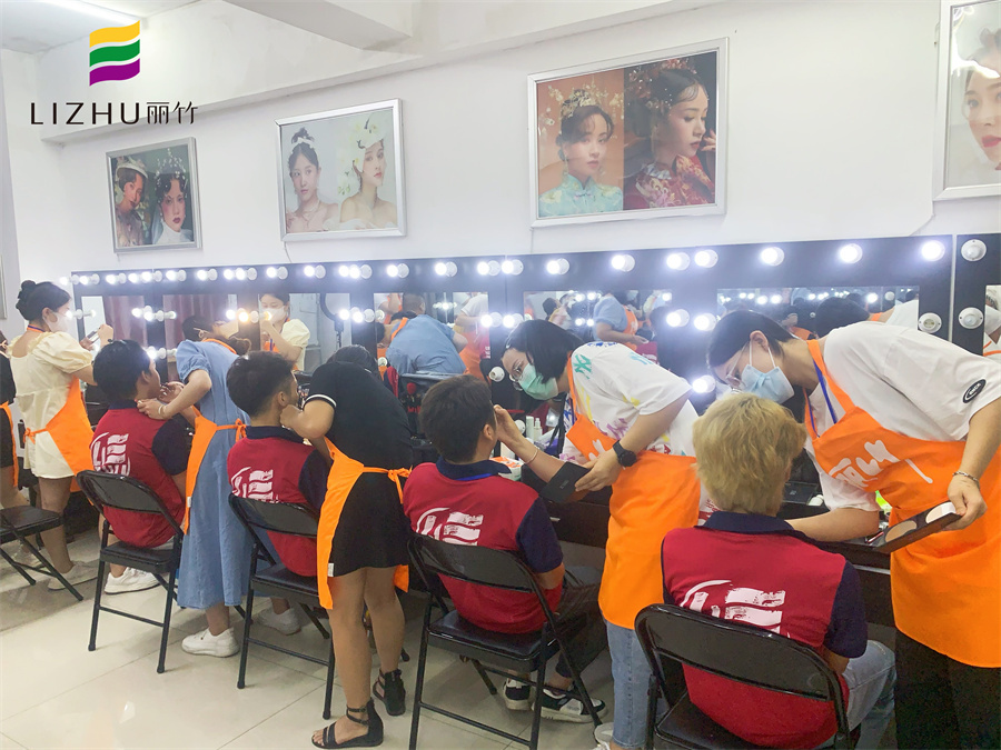 女士妝容和男士妝容的區(qū)別，廣西彩妝化妝專業(yè)培訓(xùn)課程