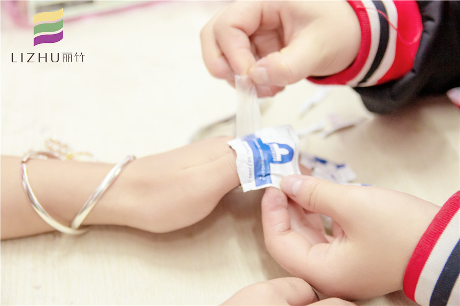 美甲工具有哪些?打磨機(jī)和卸甲包哪種好？