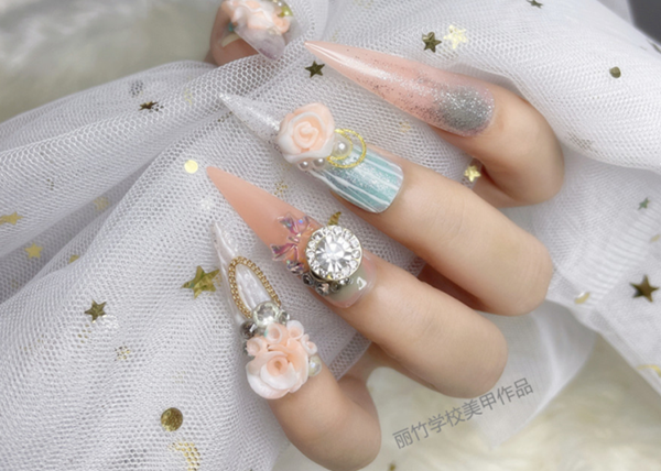 美甲掉漆補救方法，南寧美甲專業(yè)正規(guī)學校分享技巧