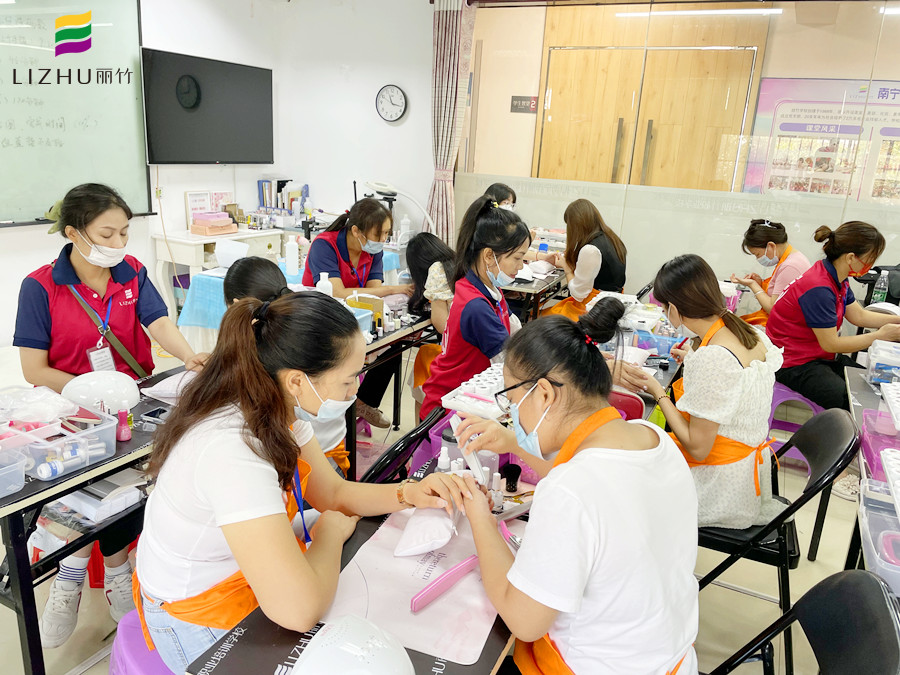 不同甲型的打磨方法，廣西南寧美甲培訓(xùn)班教學(xué)內(nèi)容