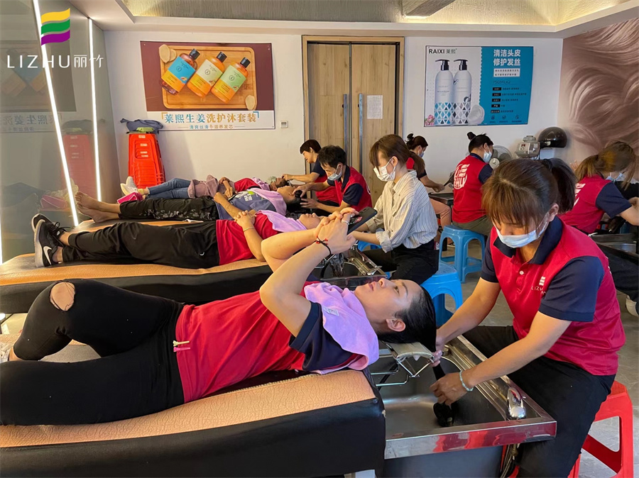 學(xué)美發(fā)店正確的洗頭方法，告訴你南寧哪里有洗頭培訓(xùn)技術(shù)？