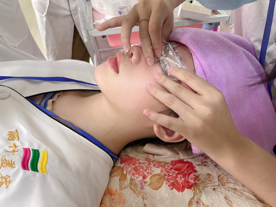 角蛋白翹睫術(shù)，廣西學(xué)美睫技術(shù)