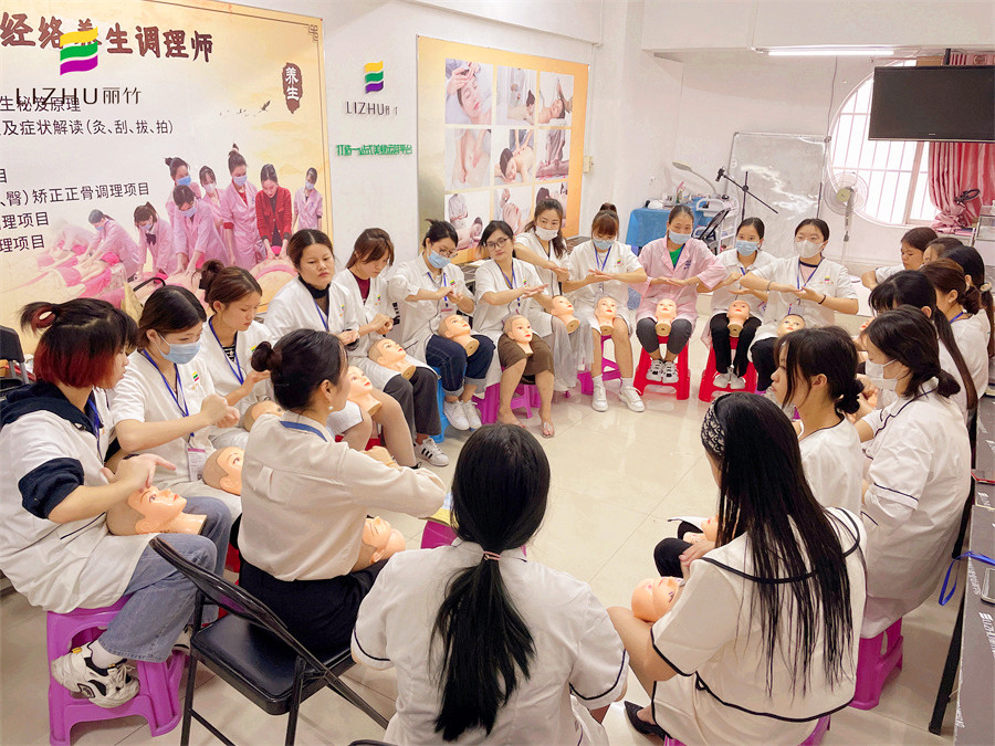 美容面部假頭模練習 - 面部美容基礎(chǔ)