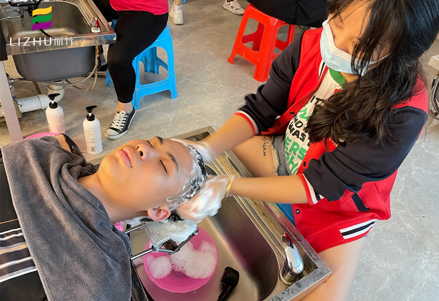 如何正確使用護(hù)發(fā)素？南寧美發(fā)基礎(chǔ)班教學(xué)內(nèi)容