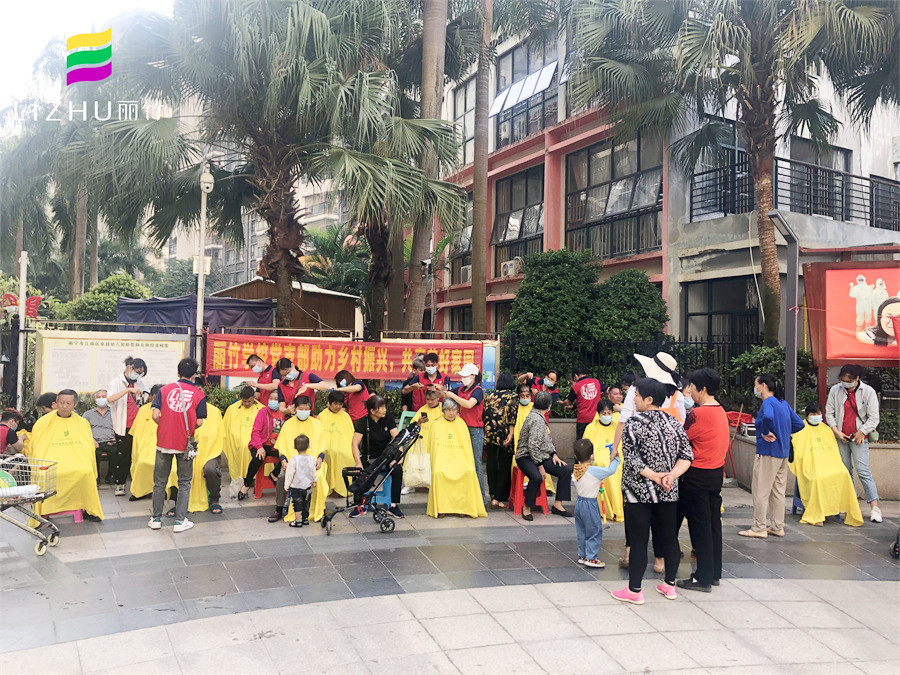 南寧美容美發(fā)學(xué)校公益活動(dòng)，居民們連連稱贊