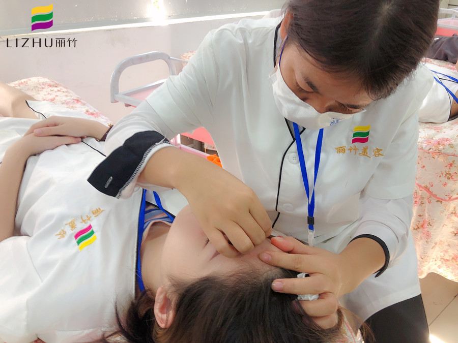 紋眉后的隱藏注意事項(xiàng)，廣西紋繡學(xué)紋眉幫你總結(jié)