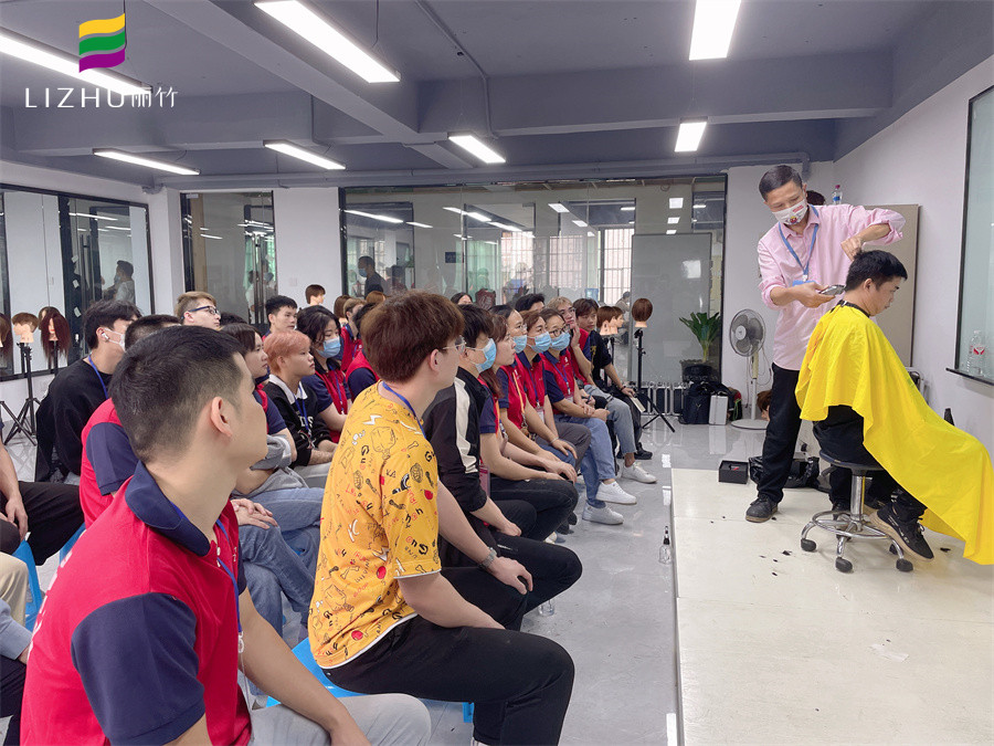 電推剪理發(fā)技巧，南寧理發(fā)職業(yè)學校教你