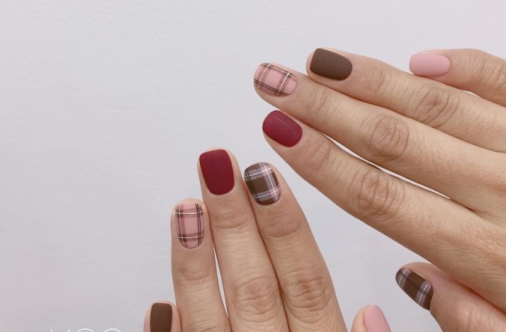 格紋美甲，廣西美甲培訓(xùn)排行前三推薦