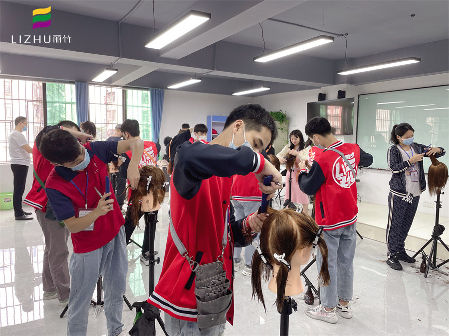 廣西專(zhuān)業(yè)剪發(fā)學(xué)校：女士剪發(fā)經(jīng)典款式課程