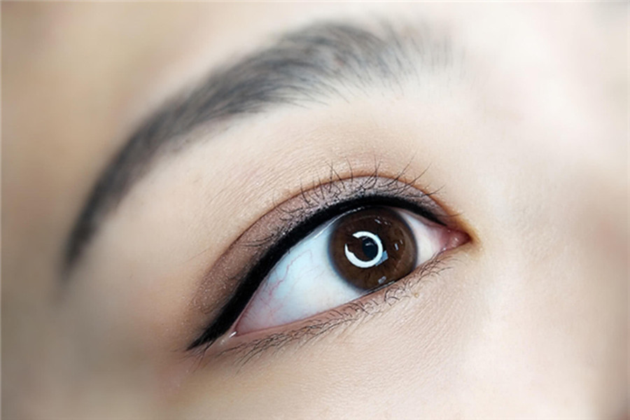 美瞳線發(fā)藍暈色怎么辦？南寧紋繡學美瞳線