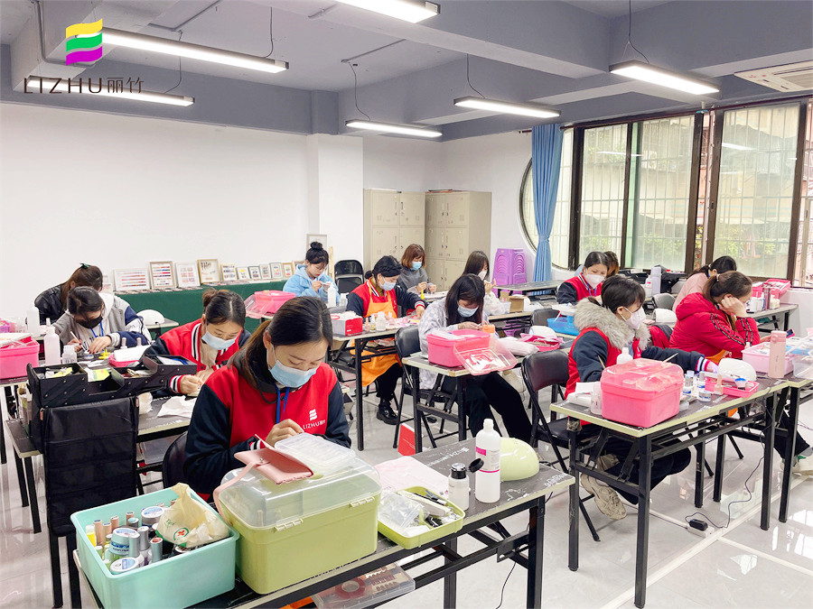 麗竹美甲學(xué)校學(xué)員爆滿，專業(yè)教學(xué)的實(shí)力認(rèn)證