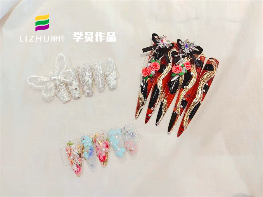 雕花設(shè)計(jì)美甲，廣西美甲課堂實(shí)訓(xùn)作品