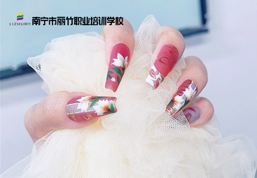 國風(fēng)玉蘭花美甲，南寧美甲款式造型班演繹別樣之美