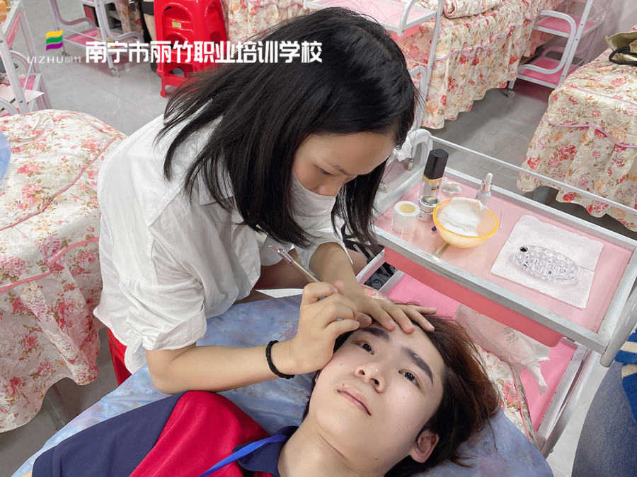 紋眉不上色的原因，廣西紋眉造型培訓(xùn)課程講解