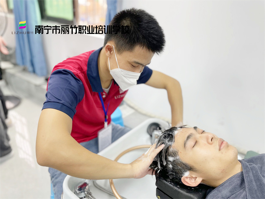 如何判斷頭發(fā)類型？零基礎(chǔ)學(xué)洗護