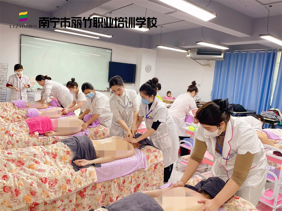 春季背部按摩的好處，廣西美容實訓(xùn)練習(xí)講解