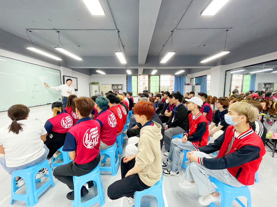 南寧美發(fā)學校推薦工作，麗竹學校舉行就業(yè)宣講會