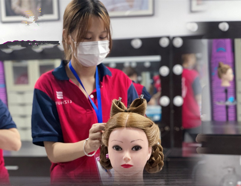 廣西化妝培訓(xùn)發(fā)型 | 廣西職業(yè)化妝師培訓(xùn)學(xué)校