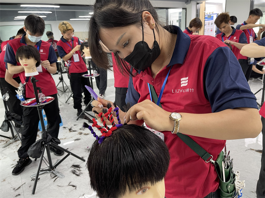 廣西燙發(fā)技術(shù)：煙花燙需要注意什么？