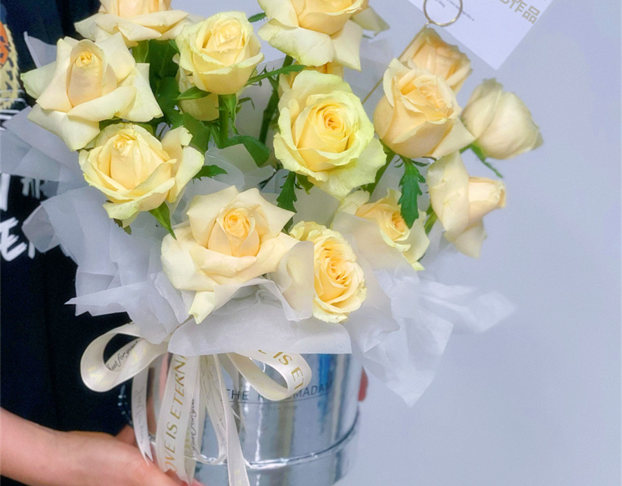 抱抱桶花束，南寧花藝零基礎培訓班作品欣賞