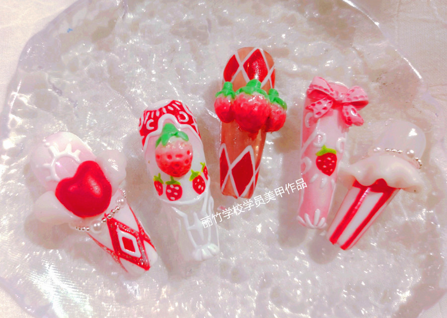 草莓洛可可美甲，廣西美甲培訓課堂作品