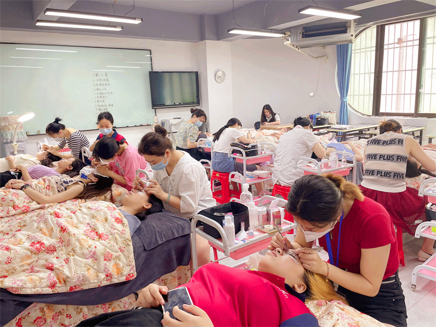 圓滿結(jié)束！麗竹美睫時尚款式造型班