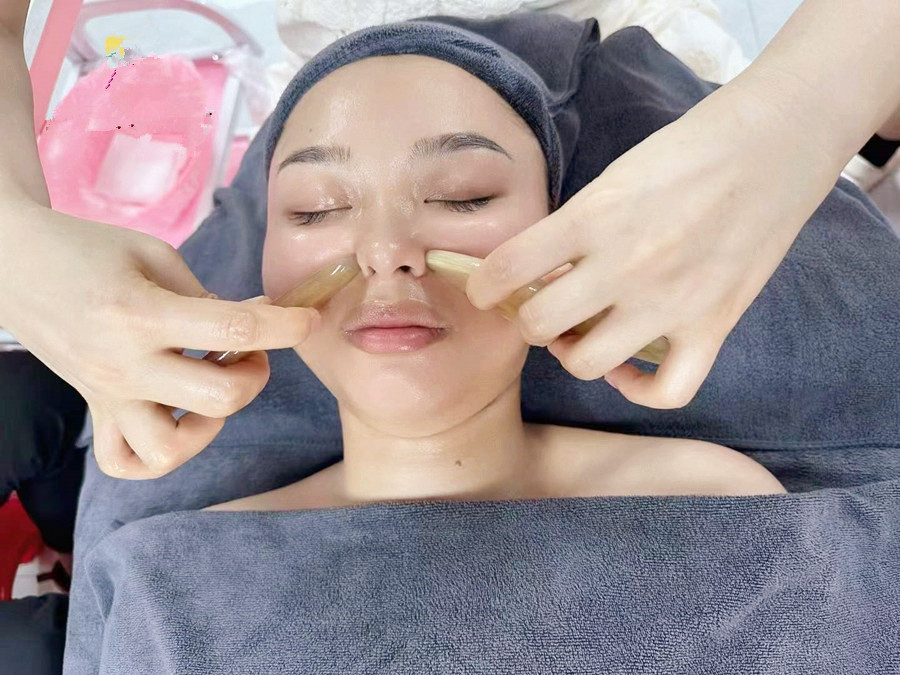 南寧學(xué)面部管理：面部刮（gua）痧的好處