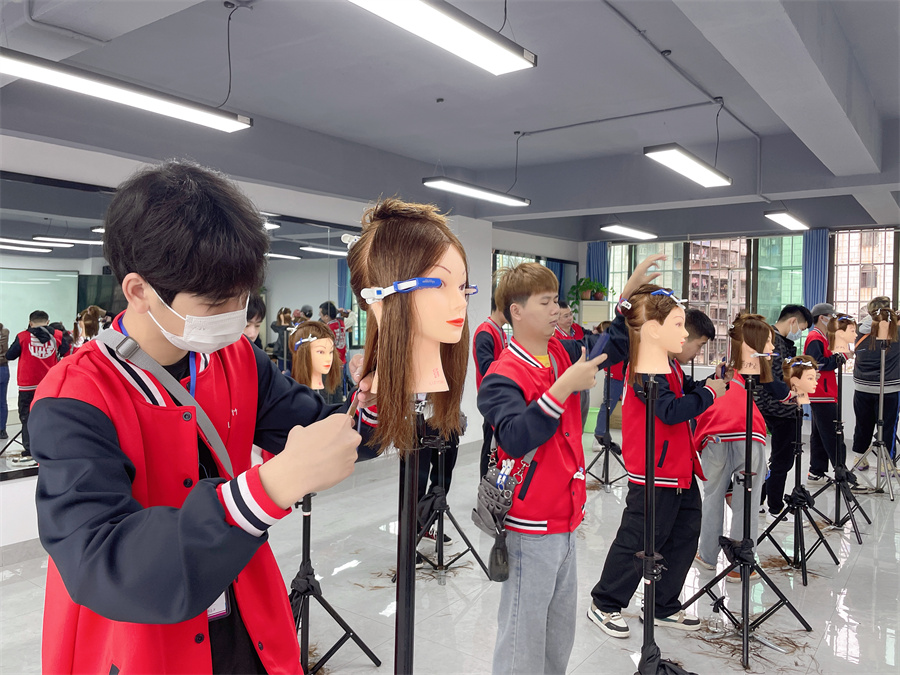 常見(jiàn)女士發(fā)尾修剪教程，廣西剪發(fā)培訓(xùn)學(xué)校課件講解