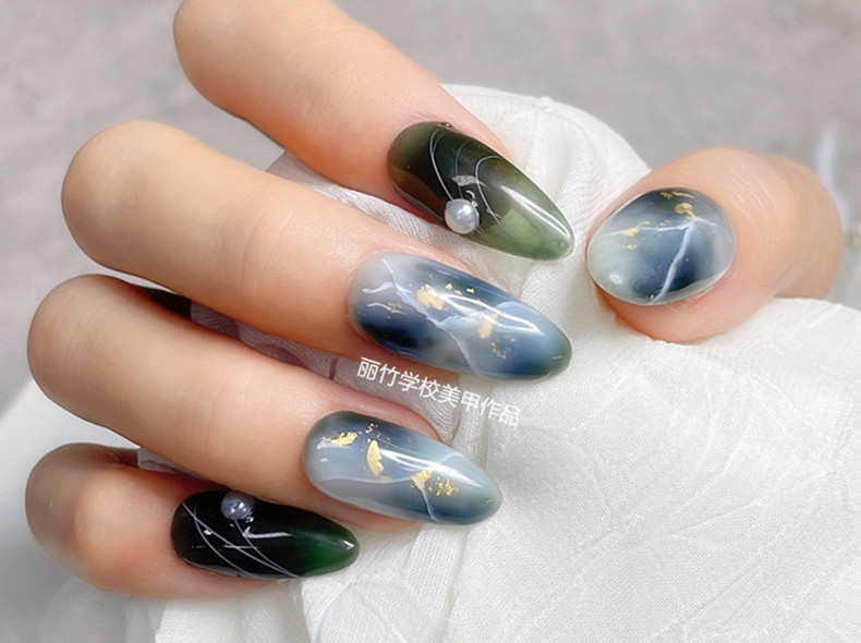 水墨暈染美甲，廣西美甲培訓(xùn)機(jī)構(gòu)學(xué)員作品